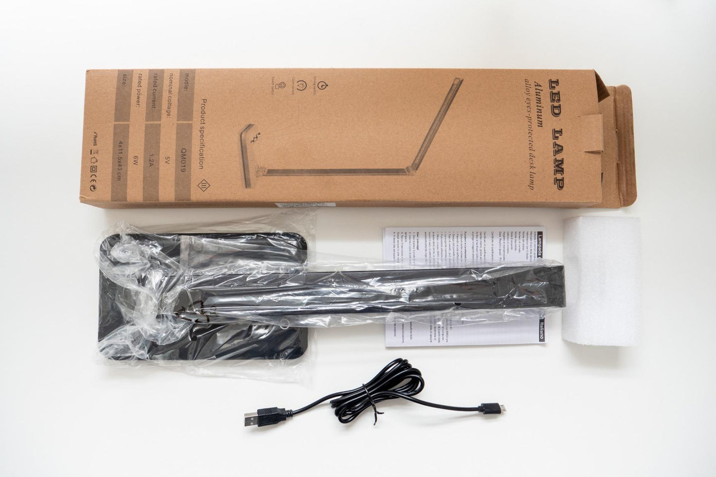 Modern Desk Lamp Eye-caring Aluminium Dimmable Bedside Lamp