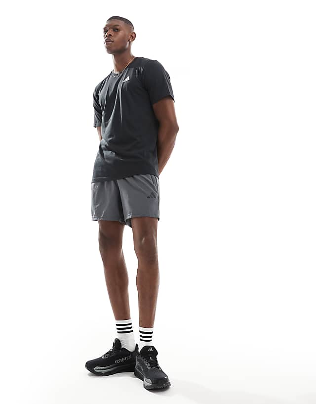 Training Essentials Woven Shorts