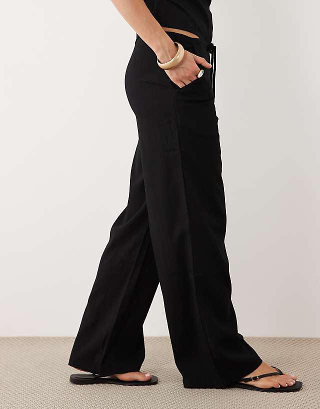 Riga Relaxed Trousers Co-Ord
