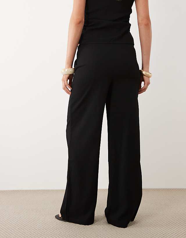 Riga Relaxed Trousers Co-Ord
