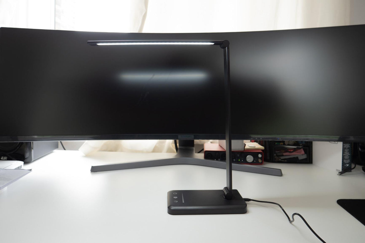 Modern Desk Lamp Eye-caring Aluminium Dimmable Bedside Lamp