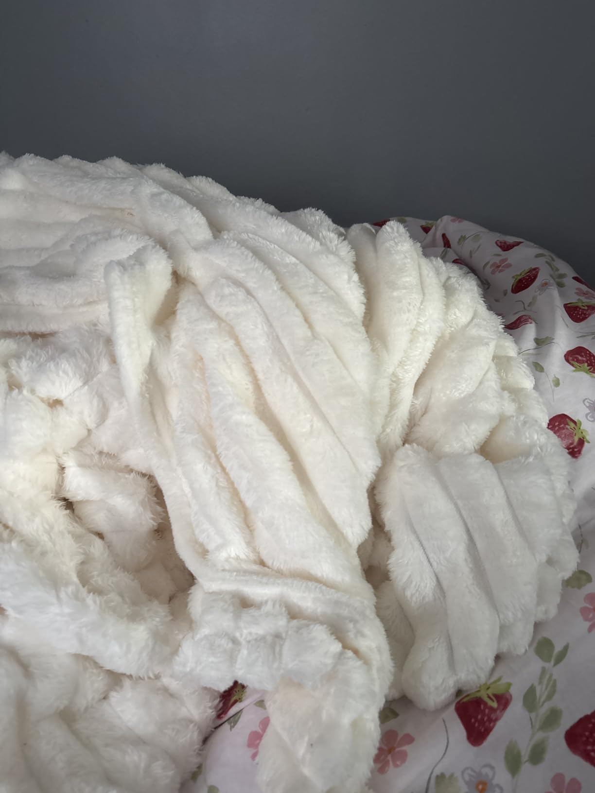 New Fluffy Fleece Throw Blanket for Sofa Cosy Warm Blankets for Bed, Soft Cute Single Throw Gifts for Women and Girls