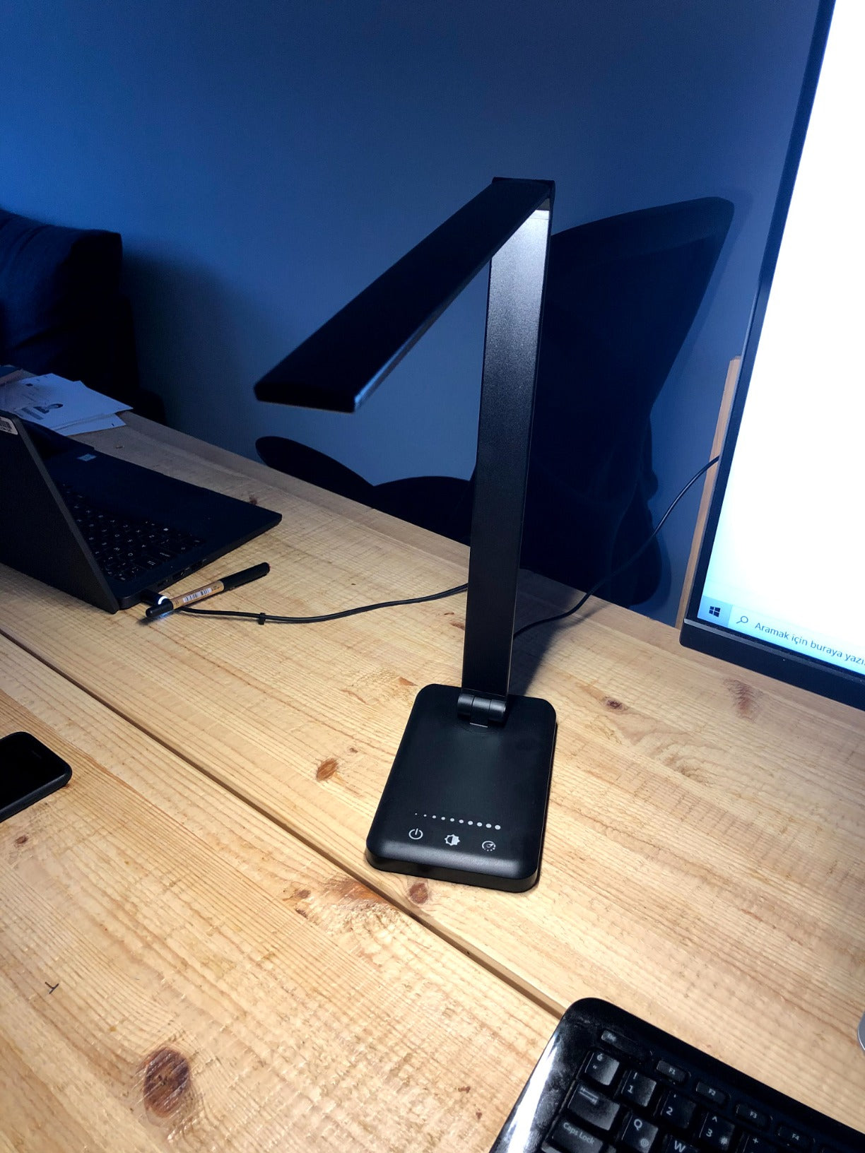 Modern Desk Lamp Eye-caring Aluminium Dimmable Bedside Lamp