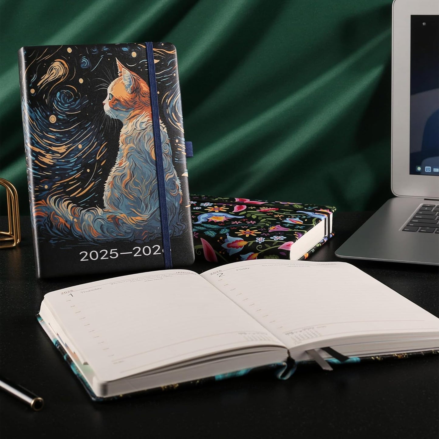 Diary 2025-2026 - Academic Diary A5 Page a Day, Mid-Year Planner (Aug.25-Jul.26) with Monthly View, Pen Set, Colourful Tabs Famous Quotes, Inner Pocket, Cat Theme
