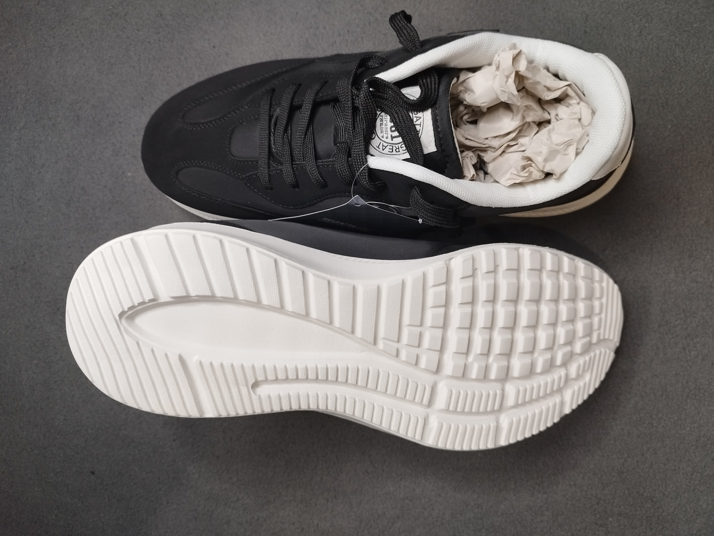 New Men's Black and White Sneakers 👟